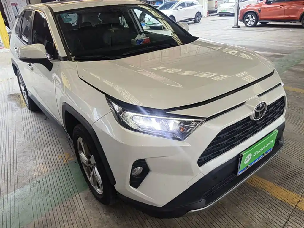 Toyota RAV4 — фото 4
