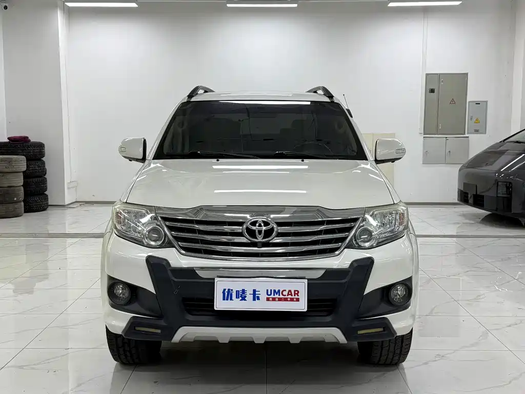 Toyota Fortuner — фото 2