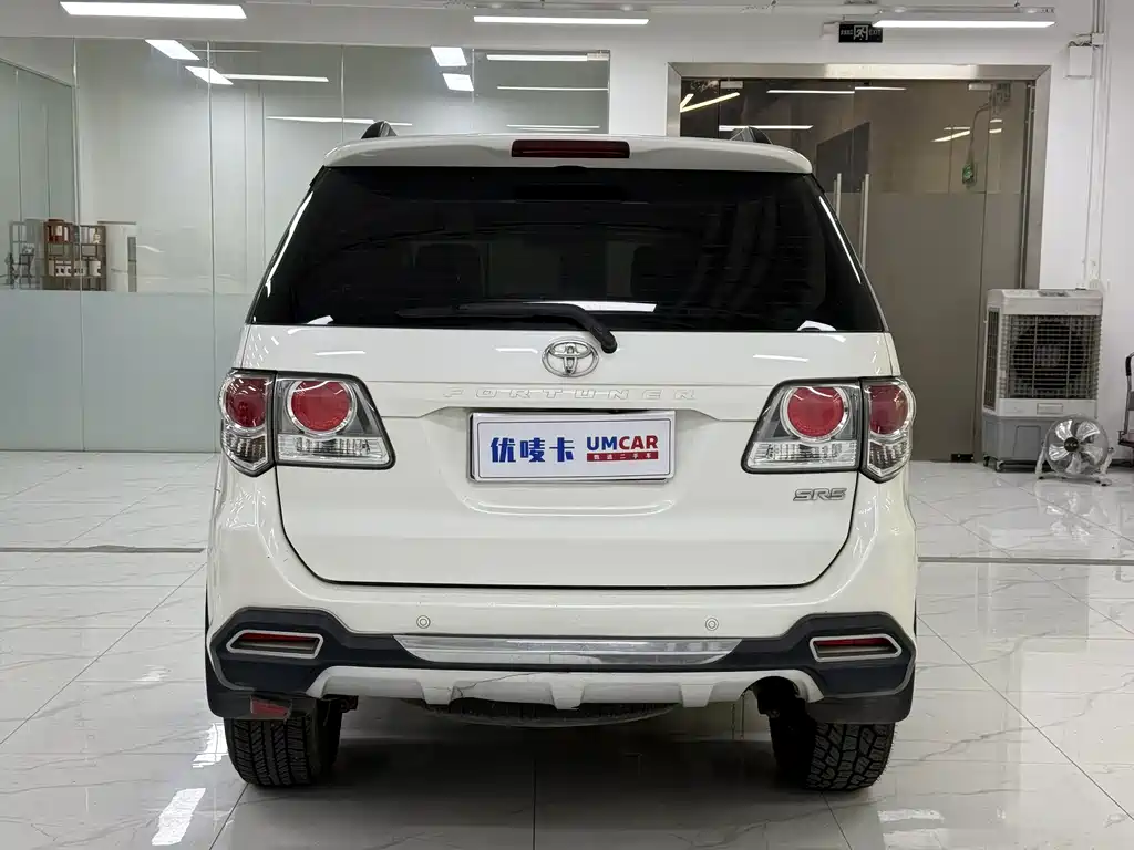 Toyota Fortuner — фото 5