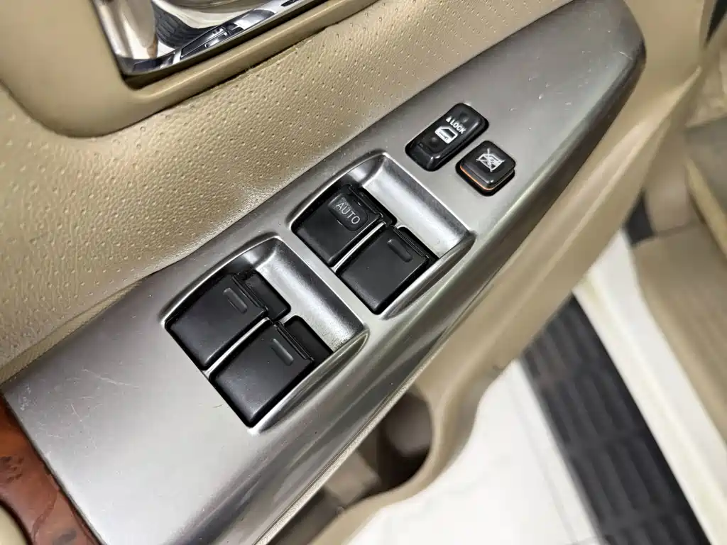 Toyota Fortuner — фото 9