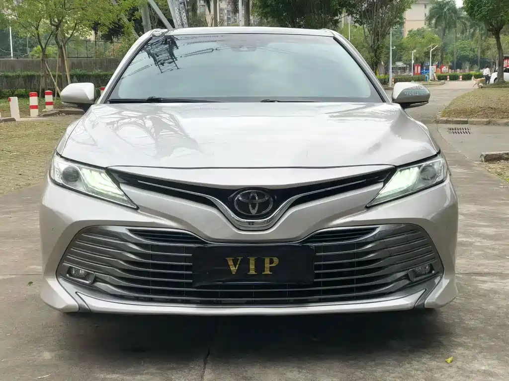 Toyota Camry — фото 2