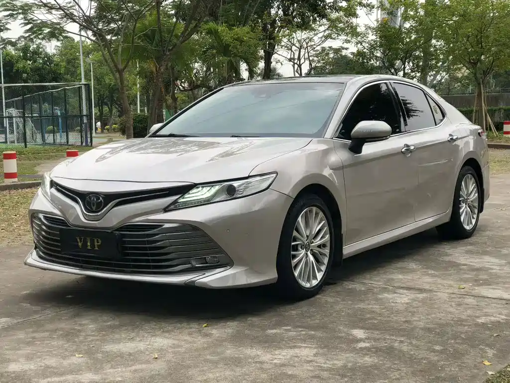 Toyota Camry — фото 3