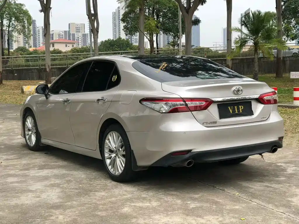 Toyota Camry — фото 4