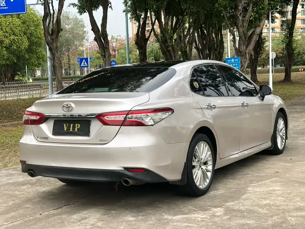 Toyota Camry — фото 6