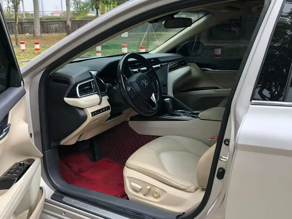 Toyota Camry — фото 7