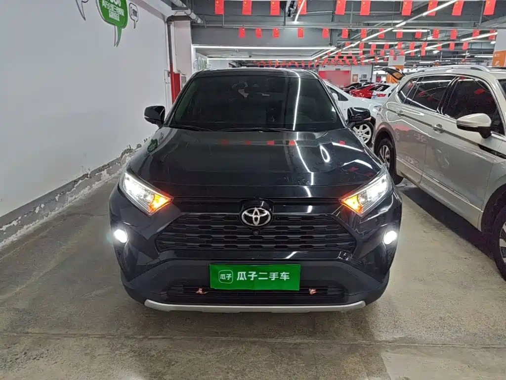 Toyota RAV4 — фото 3
