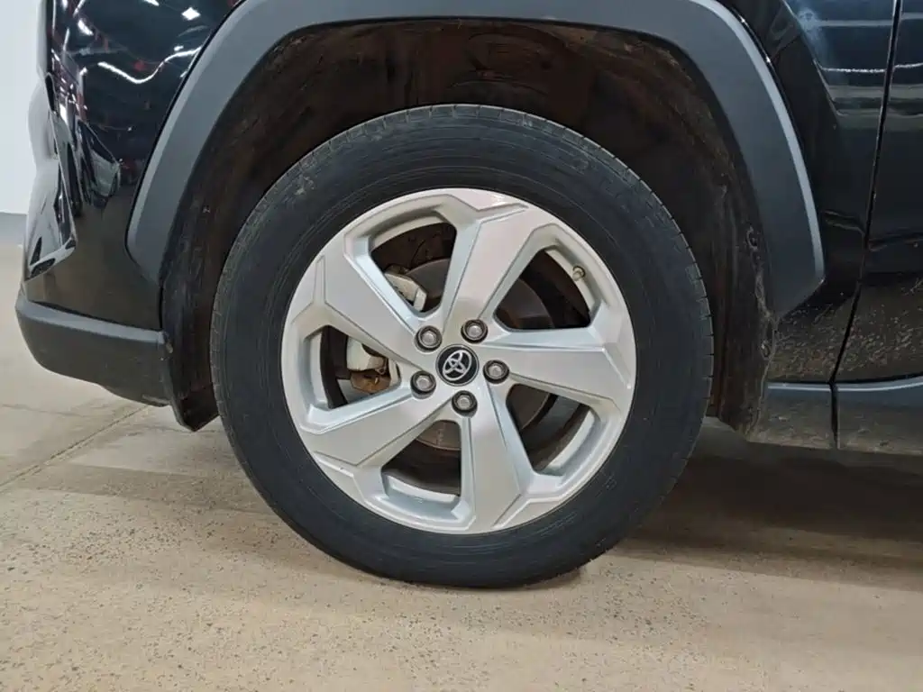 Toyota RAV4 — фото 23