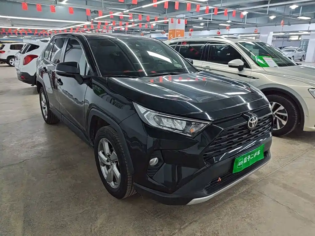 Toyota RAV4 — фото 4