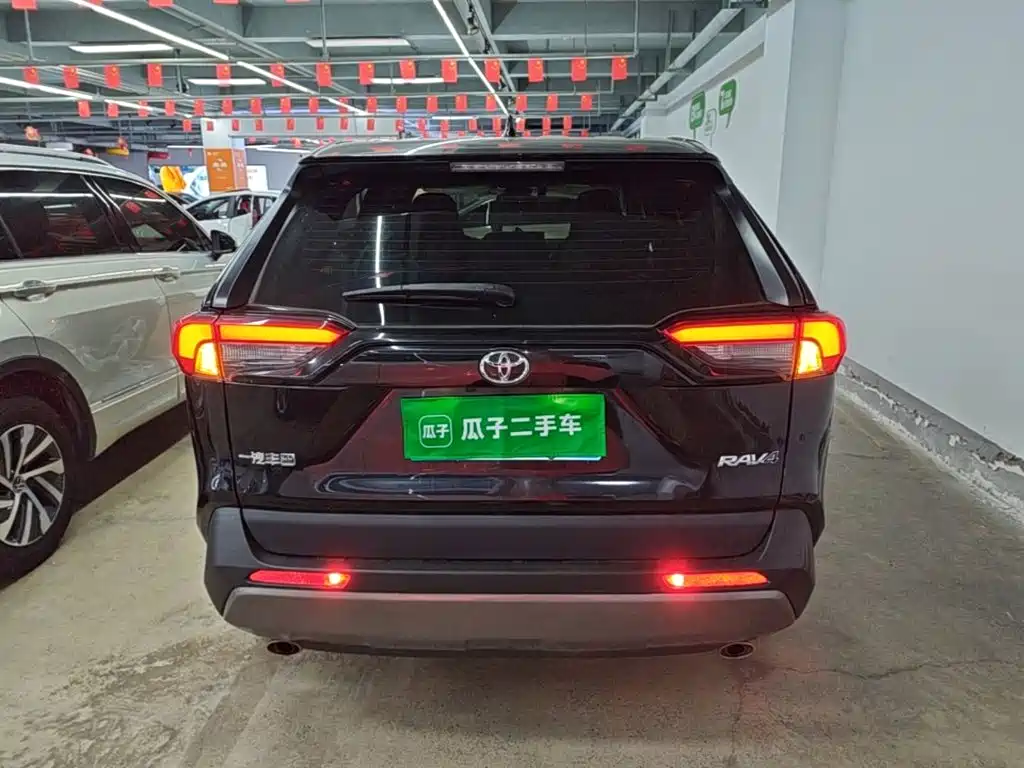 Toyota RAV4 — фото 6