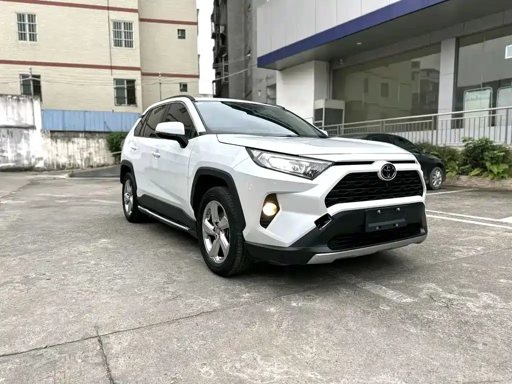 Toyota RAV4 — фото 2
