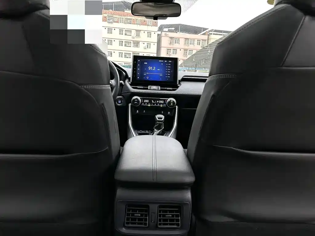 Toyota RAV4 — фото 13