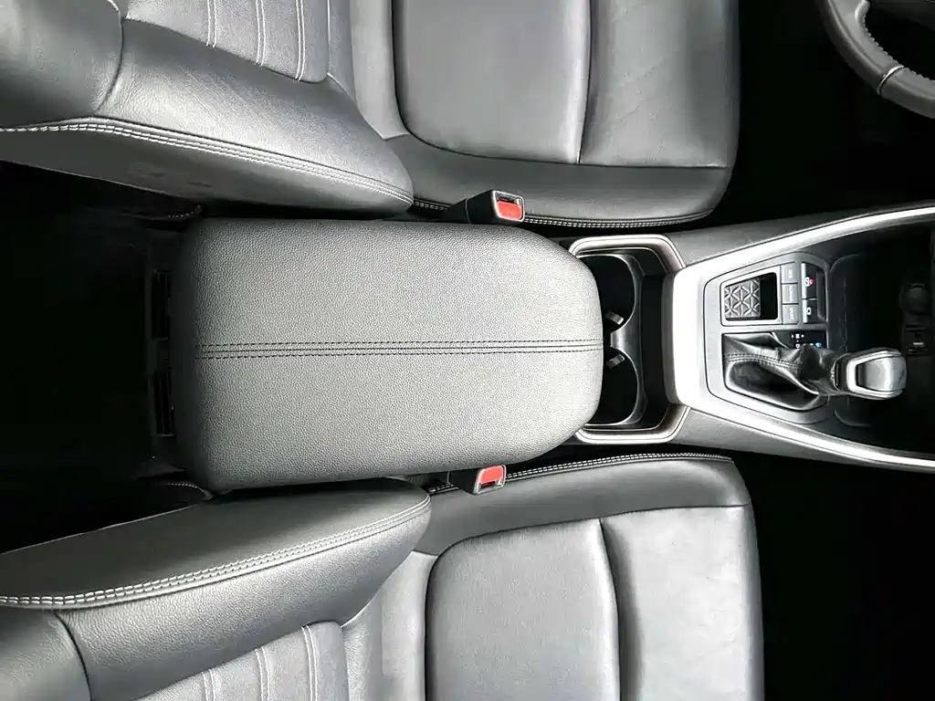 Toyota RAV4 — фото 15