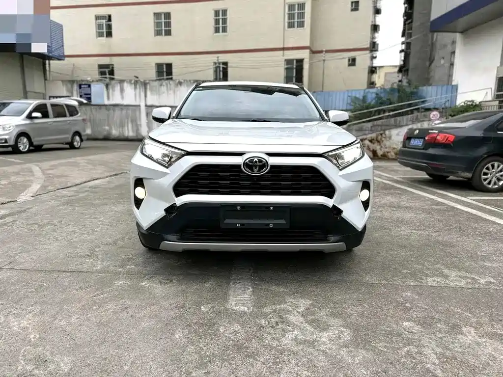 Toyota RAV4 — фото 3