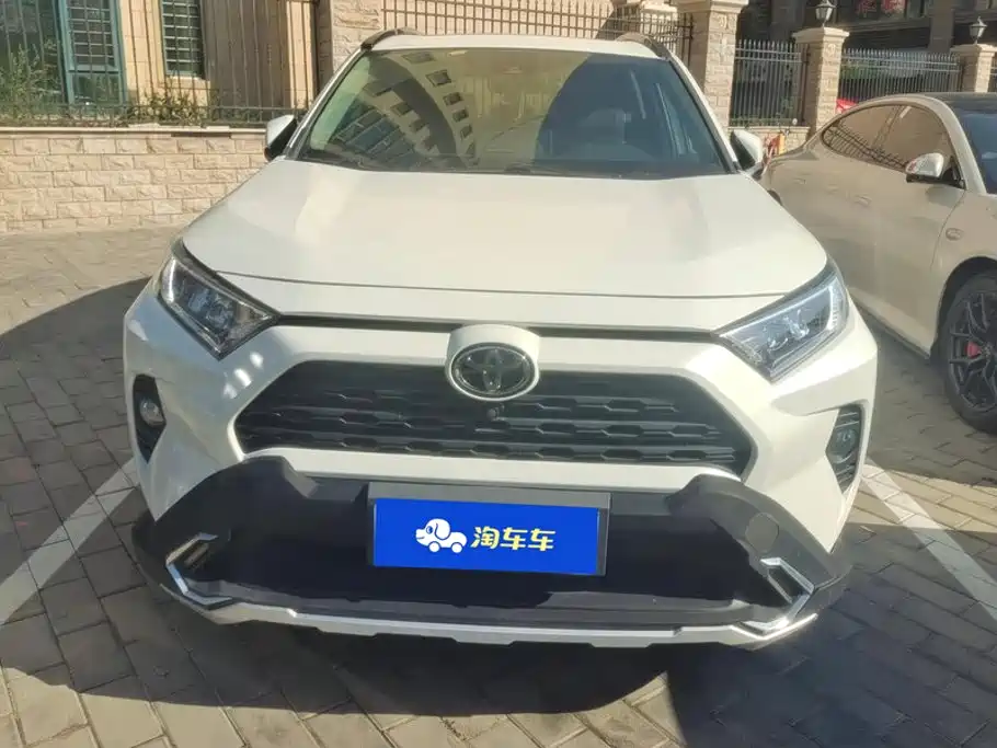 Toyota RAV4 — фото 2