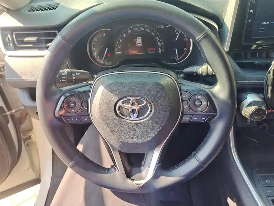 Toyota RAV4 — фото 15