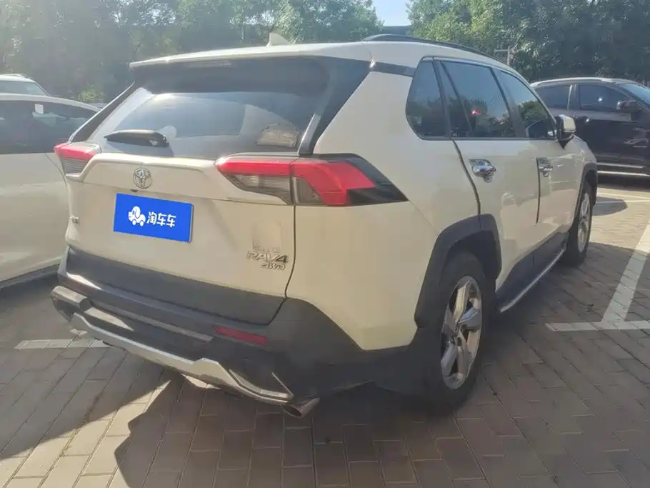 Toyota RAV4 — фото 3