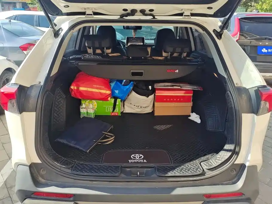 Toyota RAV4 — фото 4