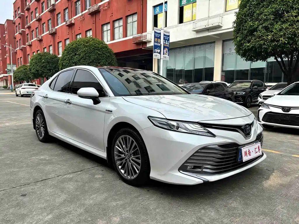 Toyota Camry — фото 3
