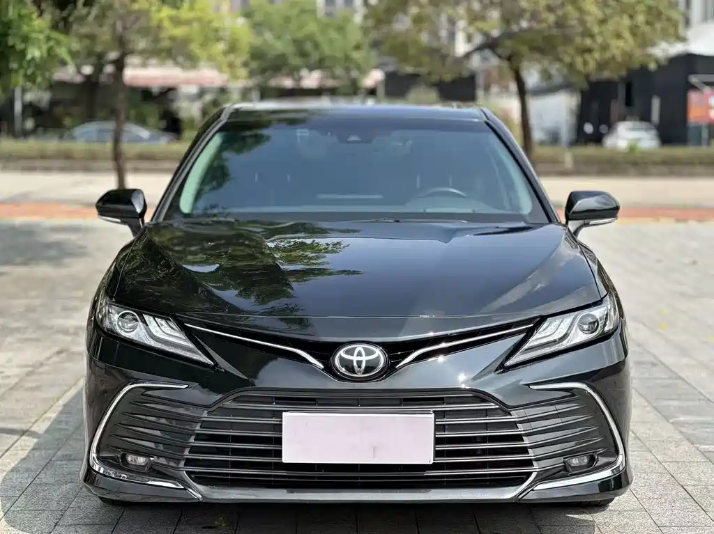 Toyota Camry — фото 2