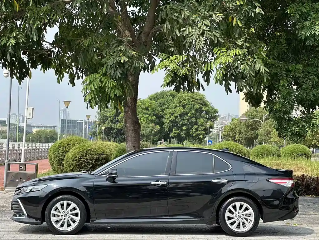 Toyota Camry — фото 14