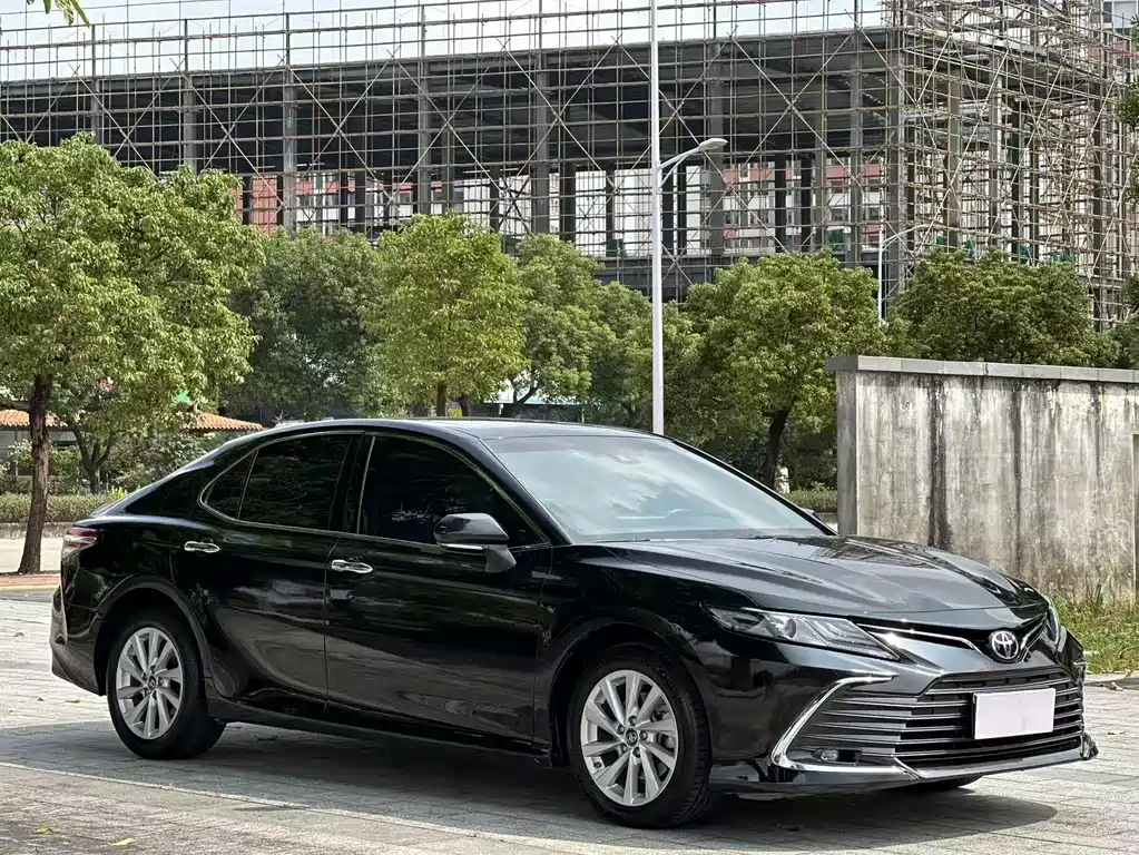Toyota Camry — фото 3