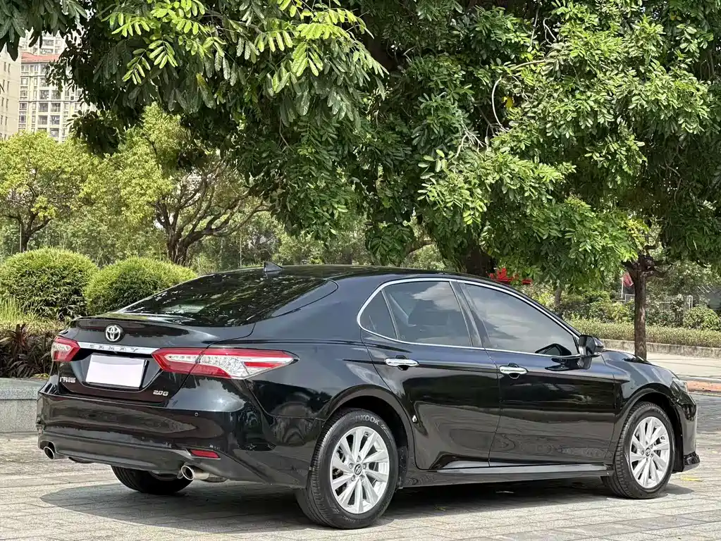 Toyota Camry — фото 9