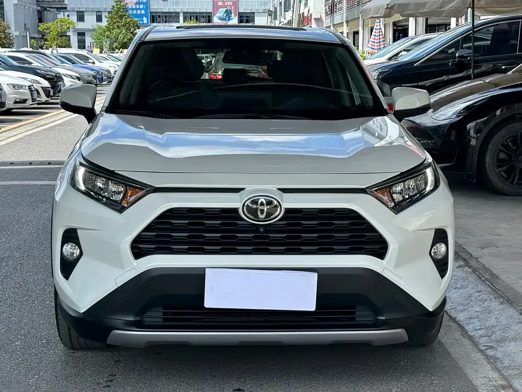 Toyota RAV4 — фото 2