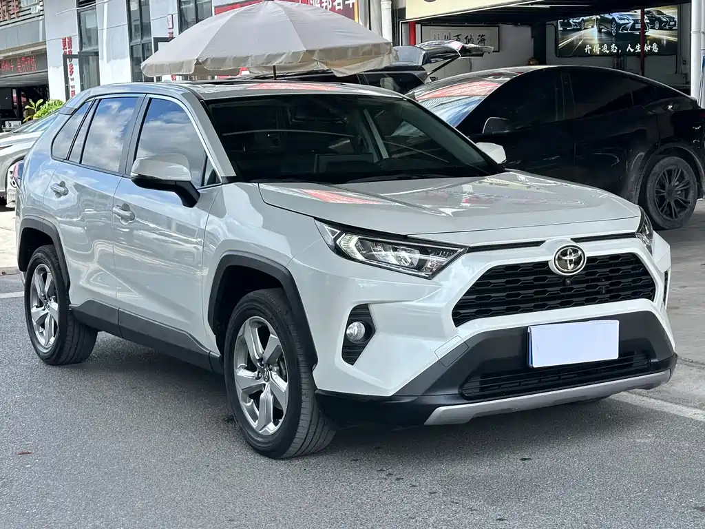 Toyota RAV4 — фото 3