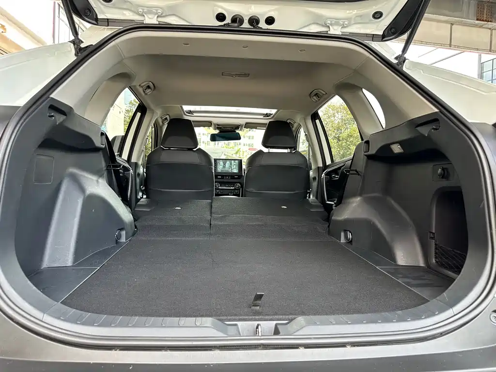 Toyota RAV4 — фото 8