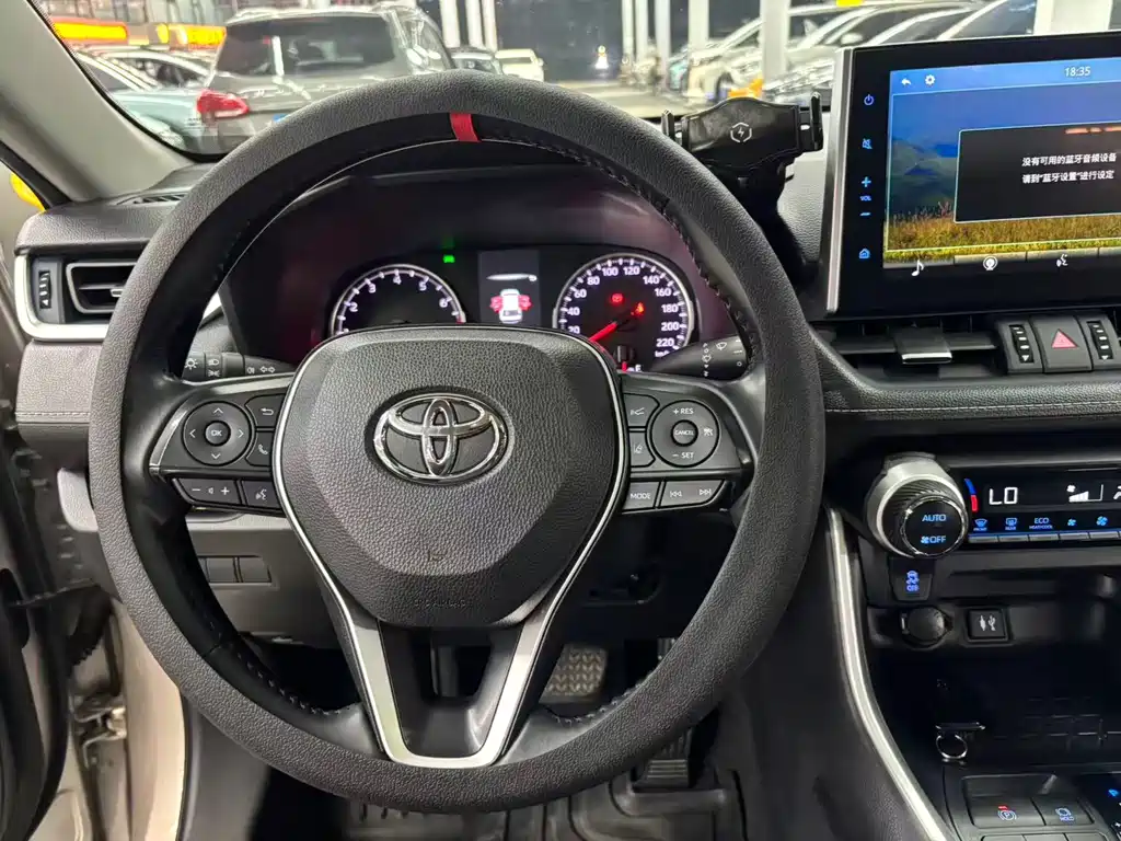 Toyota Wildlander — фото 13