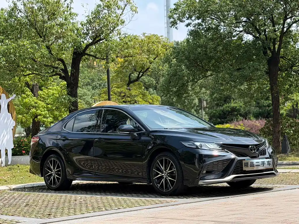 Toyota Camry — фото 3