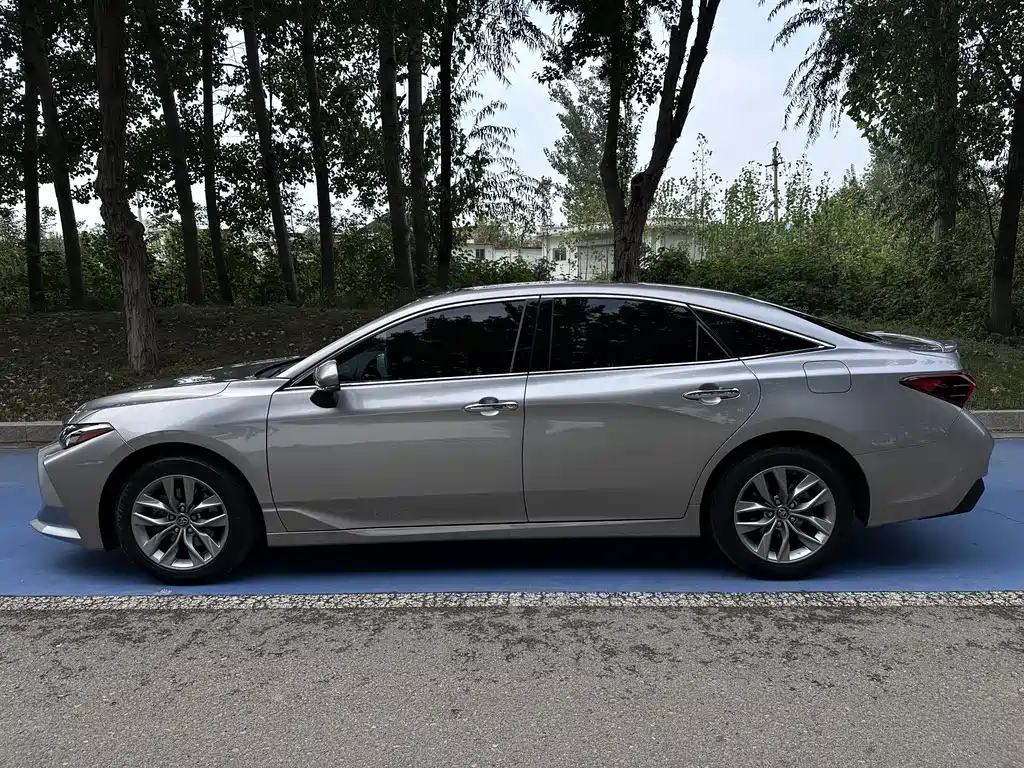 Toyota Avalon — фото 4