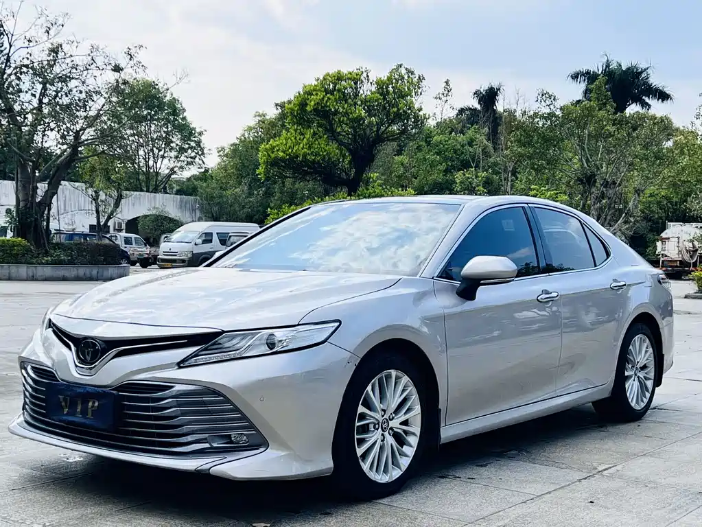 Toyota Camry — фото 3