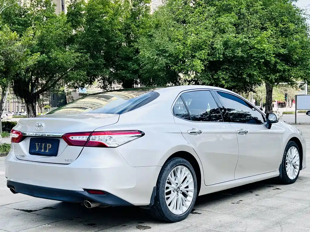 Toyota Camry — фото 6