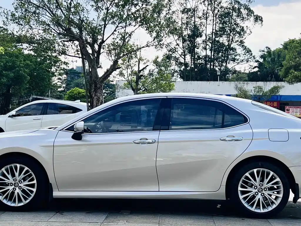 Toyota Camry — фото 7