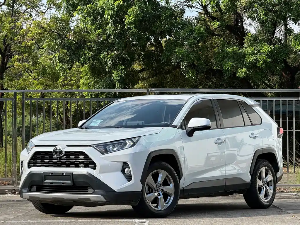 Toyota RAV4 — фото 2