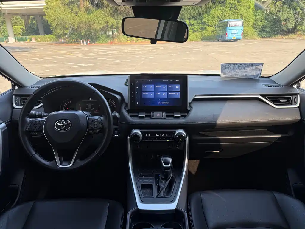 Toyota RAV4 — фото 14