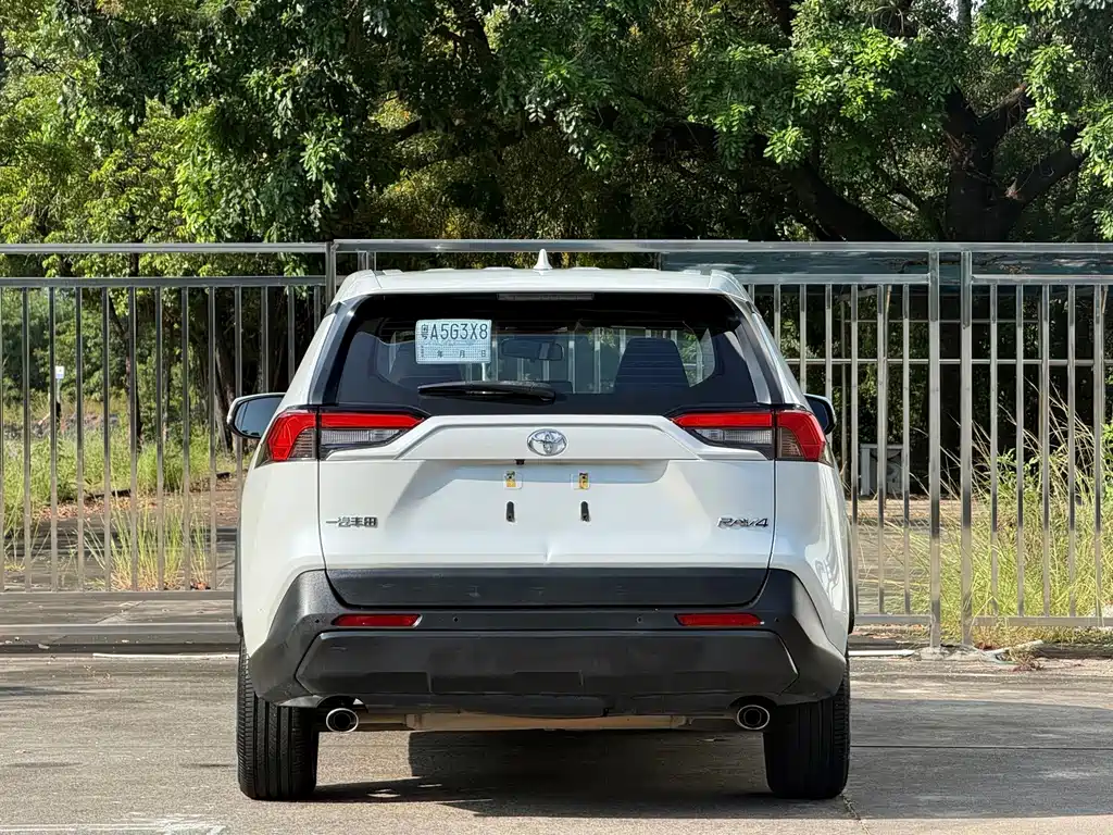 Toyota RAV4 — фото 4