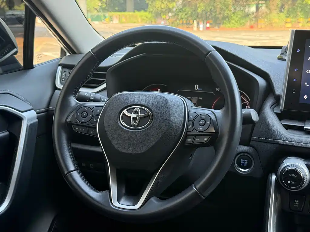 Toyota RAV4 — фото 6