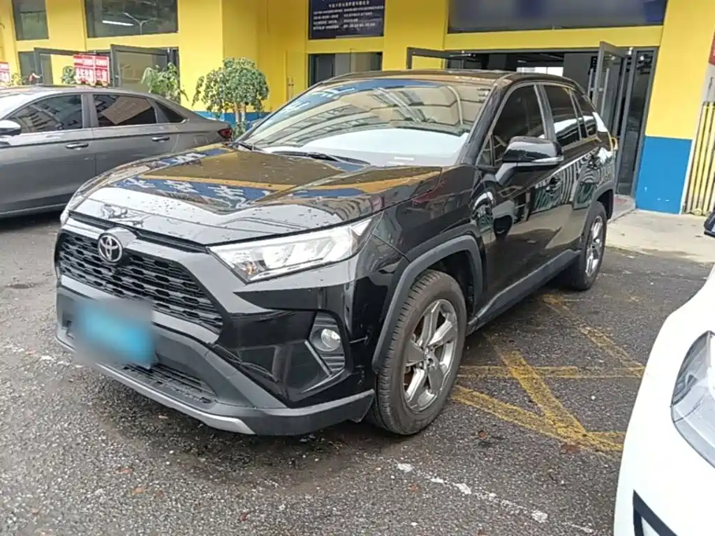 Toyota RAV4 — фото 2