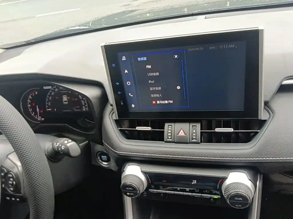 Toyota RAV4 — фото 13