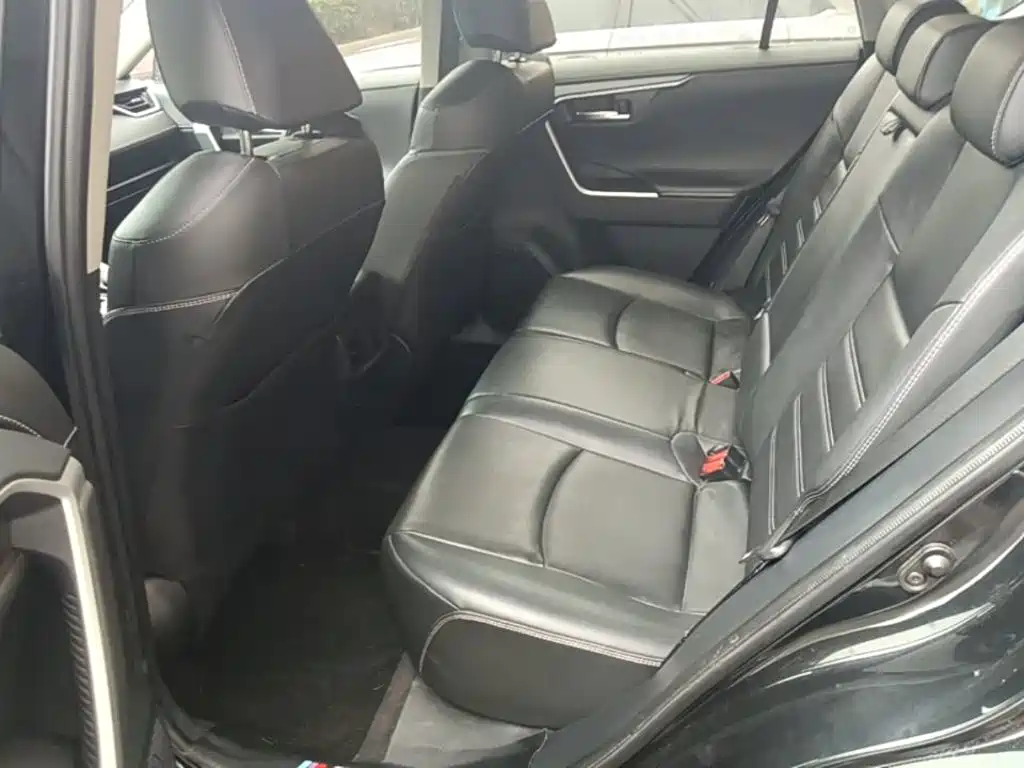 Toyota RAV4 — фото 17
