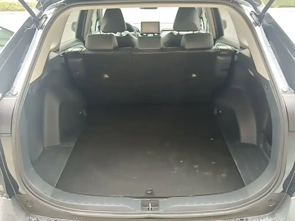 Toyota RAV4 — фото 19