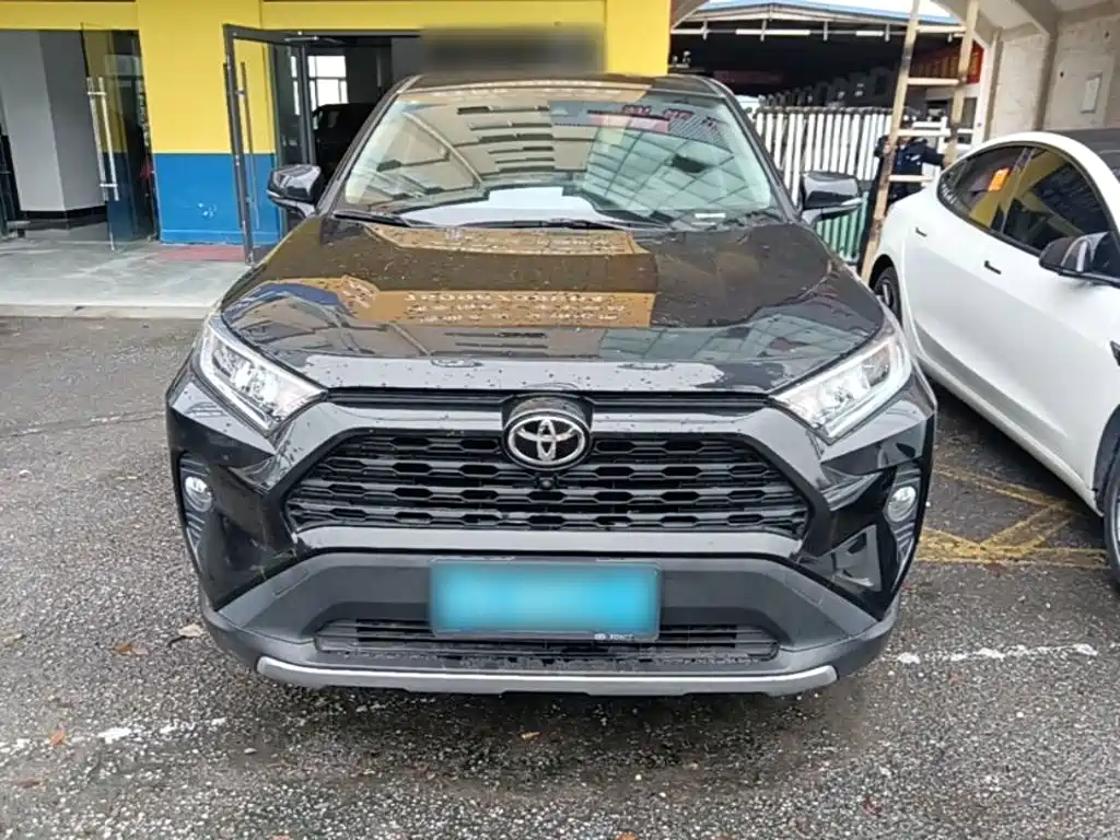 Toyota RAV4 — фото 3