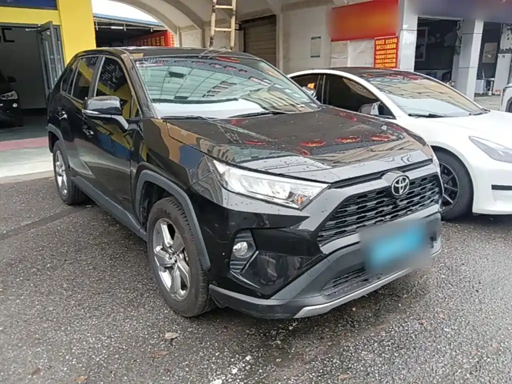 Toyota RAV4 — фото 4