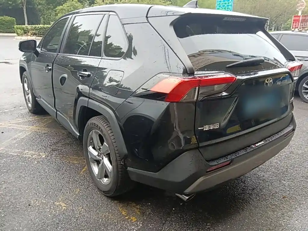 Toyota RAV4 — фото 5
