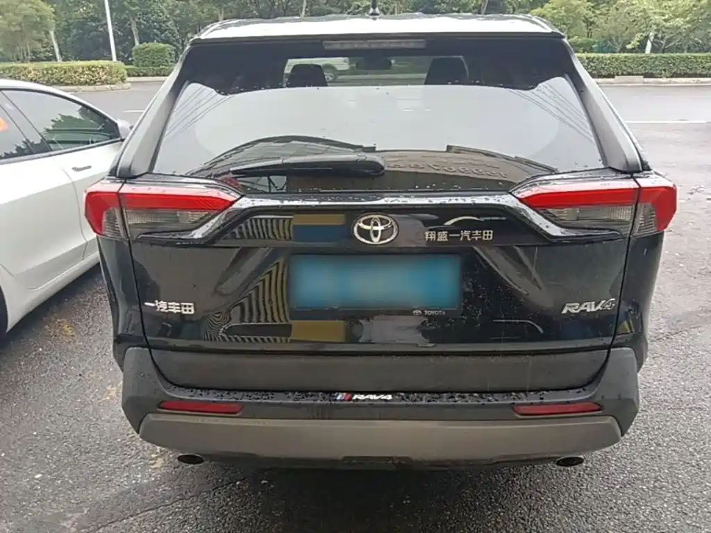 Toyota RAV4 — фото 6