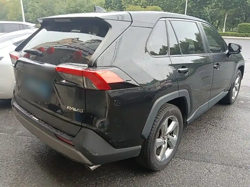 Toyota RAV4 — фото 7