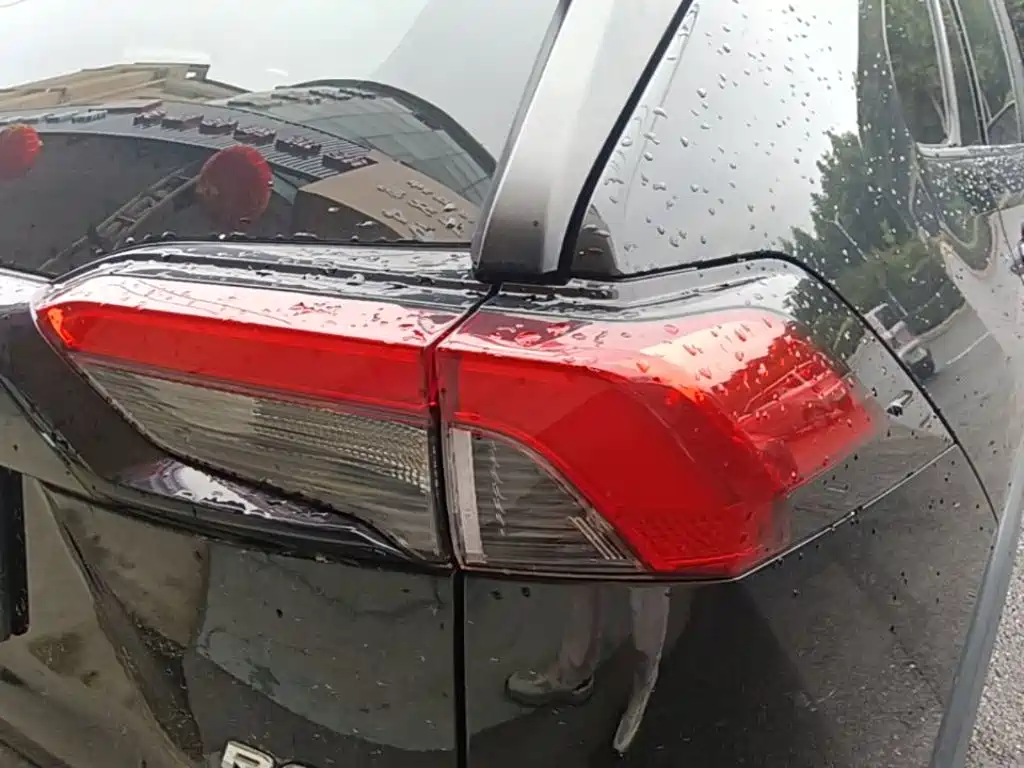 Toyota RAV4 — фото 8