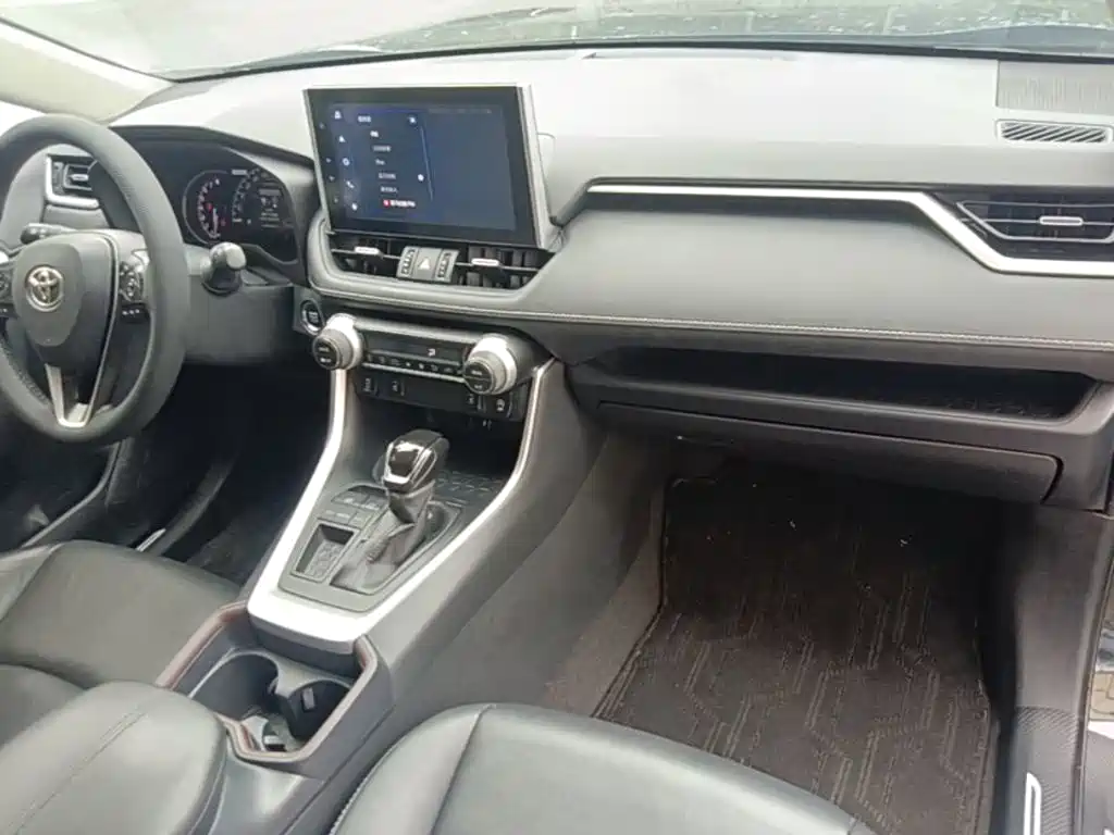 Toyota RAV4 — фото 10